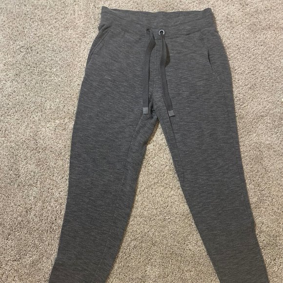 Athleta Post Om Jogger Xs 